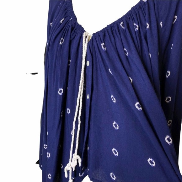 Solito Off- Shoulder Naval Blouse - Picture 3 of 7